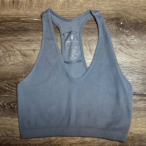 Free Throw Crop Tank Top - Picture 2 of 4
